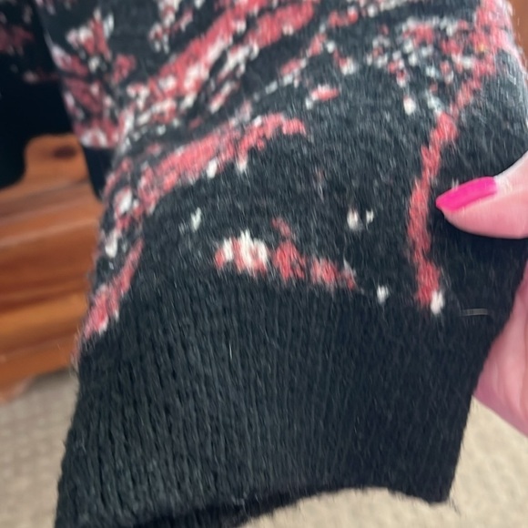 NWOT POL Women’s Black And Maroon V-Neck Sweater Size Large - Picture 2 of 7